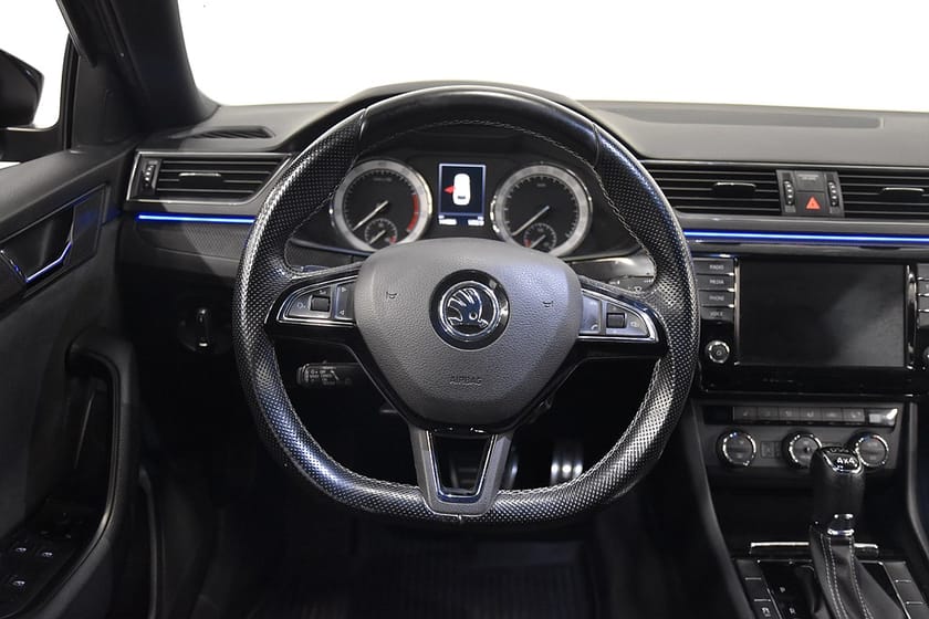Bild 2 av Škoda Superb Kombi 2.0 TSI 4x4 Aut Sportline B-kam AdaptivF Navi Drag 280hk