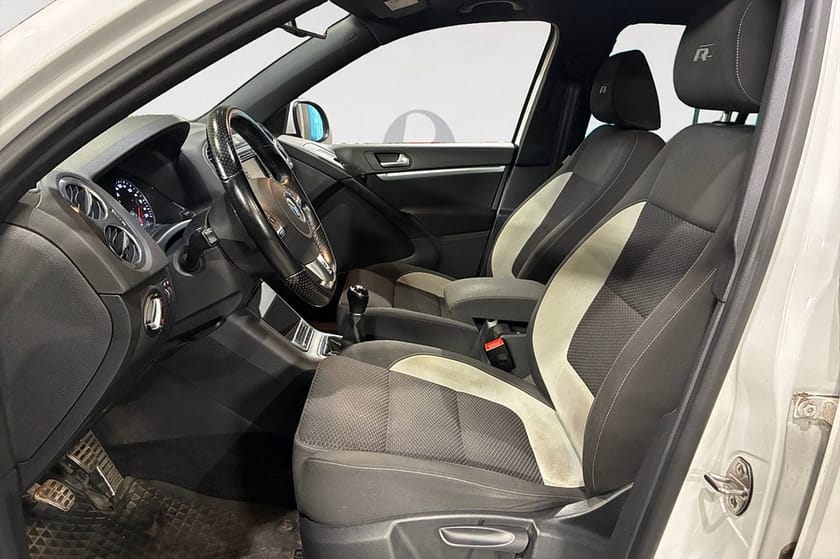 Bild 3 av Volkswagen Tiguan 1.4 TSI 160 HK 4M 1ÄGARE R-LINE B-KAMERA D-VÄRM NYSERV