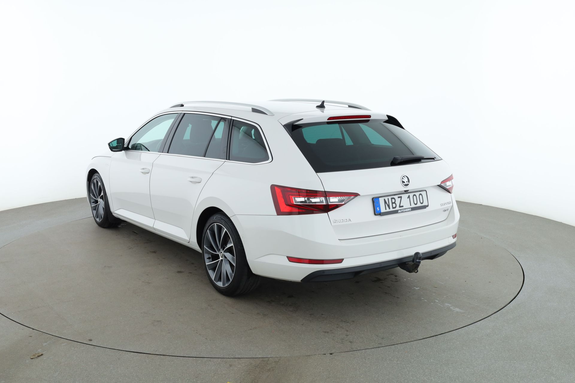 Skoda Superb 2.0 TDI 4x4 SCR 2019, kuva 3/10