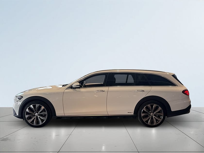 Bild 4 av Mercedes-Benz E 220 d 4MATIC All-Terrain 4M Drag/360/Burmester/MoK/Pano/Skinn