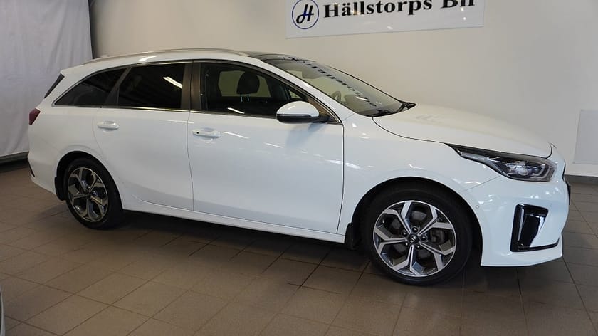 Bild 2 av Kia Ceed Sportswagon Plug-in Hybrid /Plug-in Hybrid/Drag/PANORAMA/Läder/Bra utrustad/