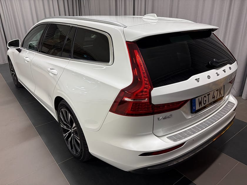 Bild 3 av Volvo V60 Recharge T6 AWD Core Edition Inkl. Vinterhjul Dragkrok