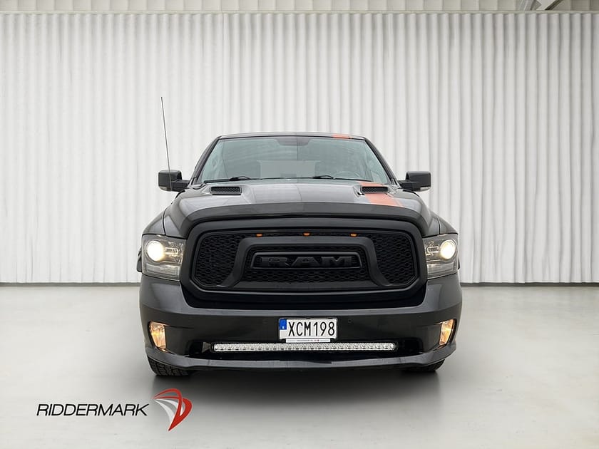 Bild 5 av RAM 1500 Crew Cab Sport 5.7 4x4 Drag Luft Taklucka Alpine Skinn MOMS