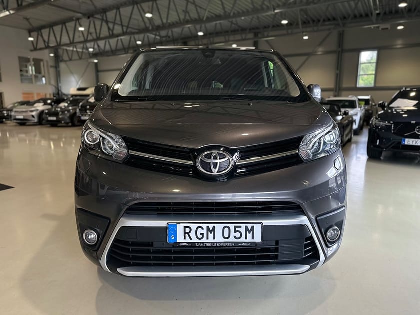 Bild 2 av Toyota Proace Verso 2.0 D-4D / 8-Sits / Drag / Värmare