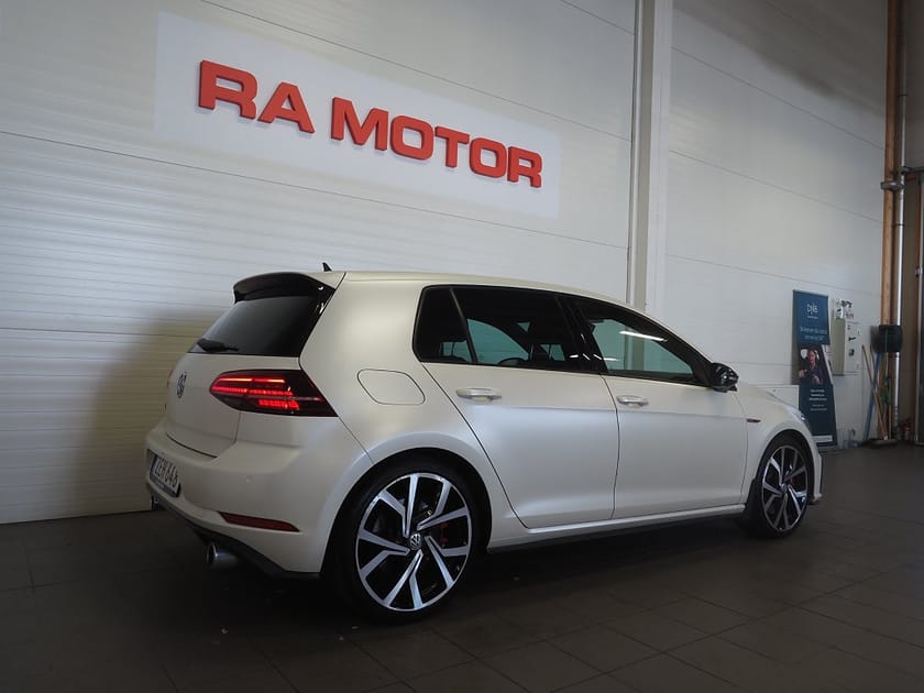 Bild 5 av Volkswagen Golf  GTI Performance 2.0 TSI 245hk Taklucka Dynaudio Cockpit