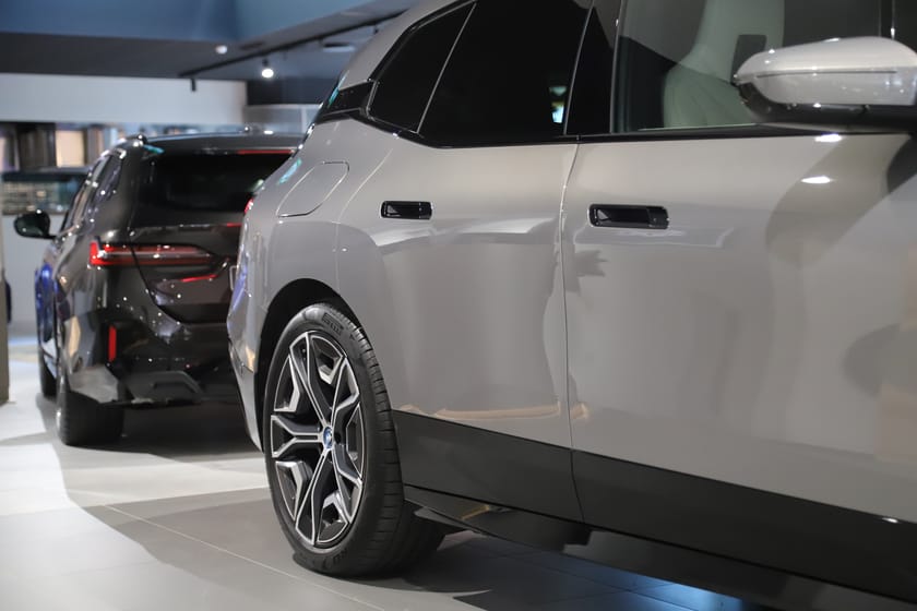 Bild 3 av BMW iX xDrive50 xDrive 50 / 22" / B&W / PANO / Massage
