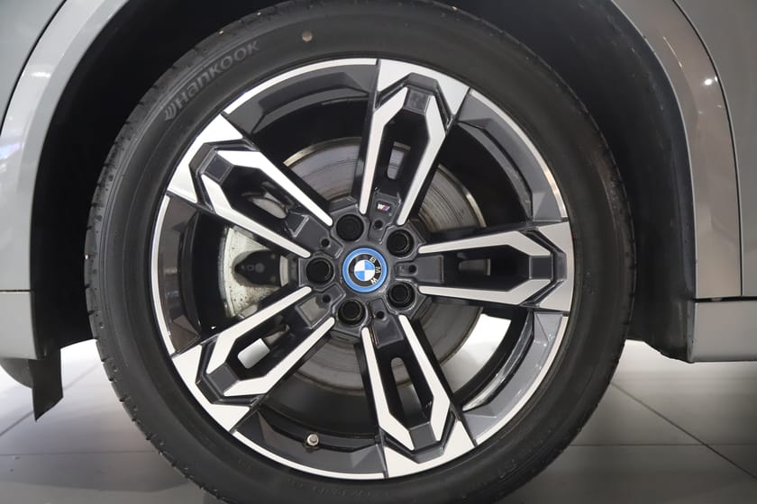 Bild 5 av BMW iX2 xDrive30 xDrive 30 / M Sport / PANO / HUD / DAP