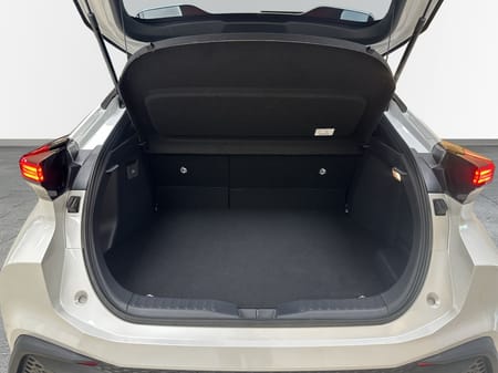 Toyota C-HR PHEV 2,0 LADDHYBRID FWD STYLE / V-HJUL / MOMS