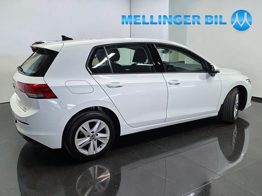 Bild 3 av Volkswagen Golf VIII 1.0 eTSI 110hk DSG/AUT Parkv.|Backkamera