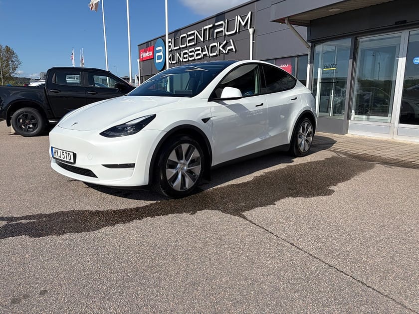 Bild 1 av Tesla Model Y Long Range AWD 514hk,Dragkrok,MOMS, Panorama