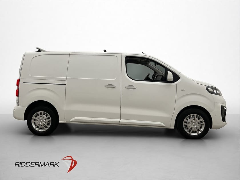 Bild 2 av Opel Vivaro Skåpbil IP L2 Ny-Kamrem Värm HUD Drag B-Kamera CARPLAY Moms