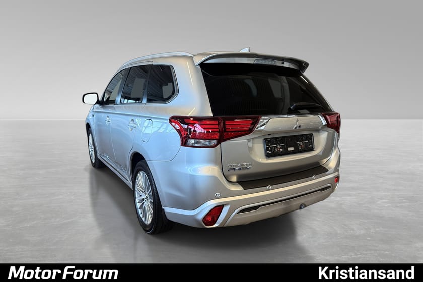 Bilde 3 av Mitsubishi Outlander PHEV Instyle+ AWD/ H.feste/ Skinn/ Acc/ 360/ +++