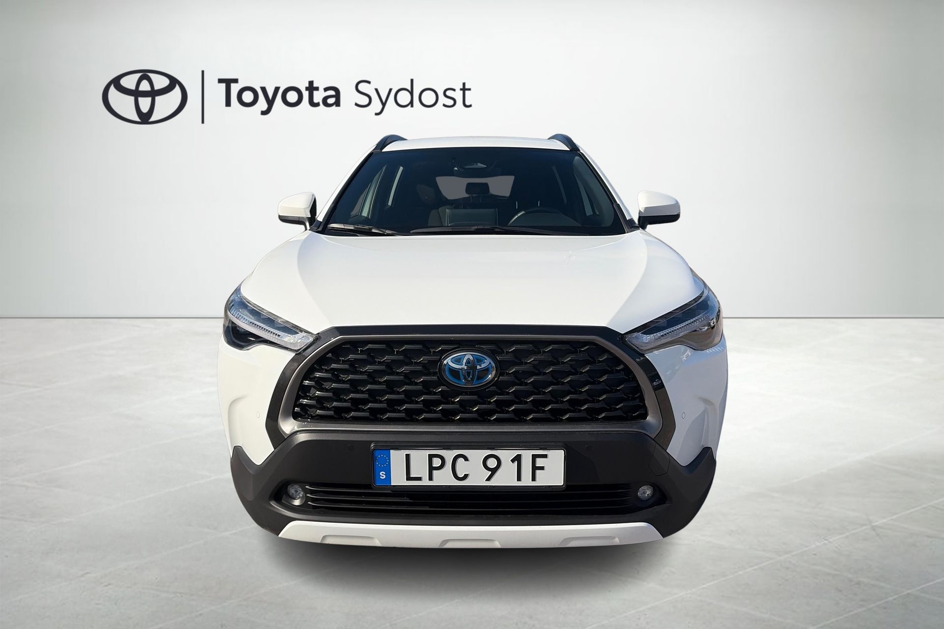 Toyota Corolla Cross Hybrid AWD-i 2023, photo 6/10