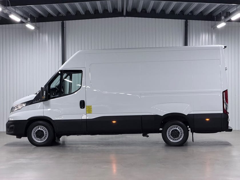 Bild 5 av Iveco Daily 35-140 Van 2.3 JTD Hi-Matic Moms Värmare S&V-Hjul 3500kg