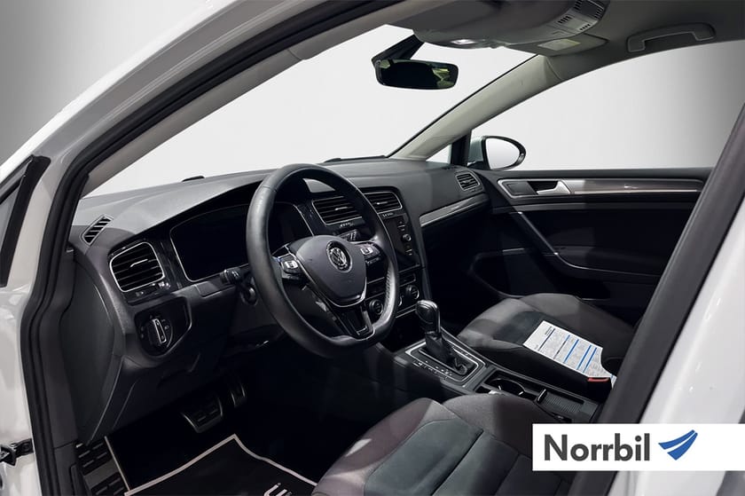 Bild 4 av Volkswagen Golf Alltrack TSI 180 DSG 4Motion Cockpit/Drag/värmare