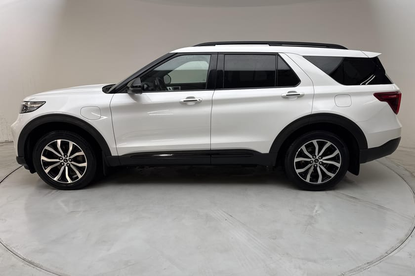 Bild 2 av Ford Explorer Plug-In Hybrid 3.0T (457hk) ST-line Helläder 7-sits
