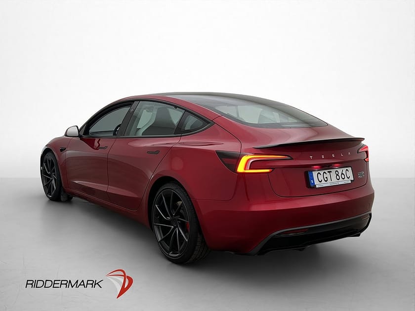 Bild 5 av Tesla Model 3 Performance Svensksåld Ljus Interiör