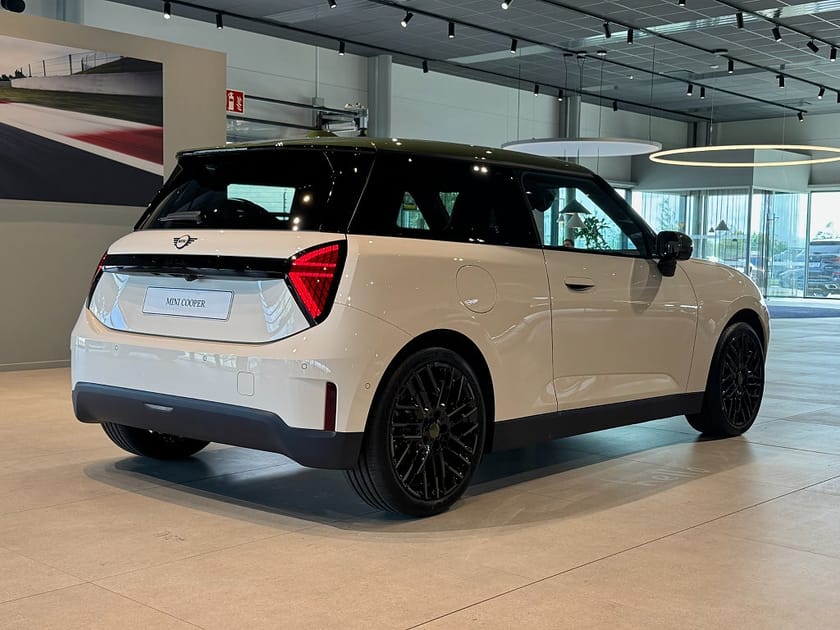 Bild 4 av MINI Cooper SE Paul Smith Edition XL-Paket