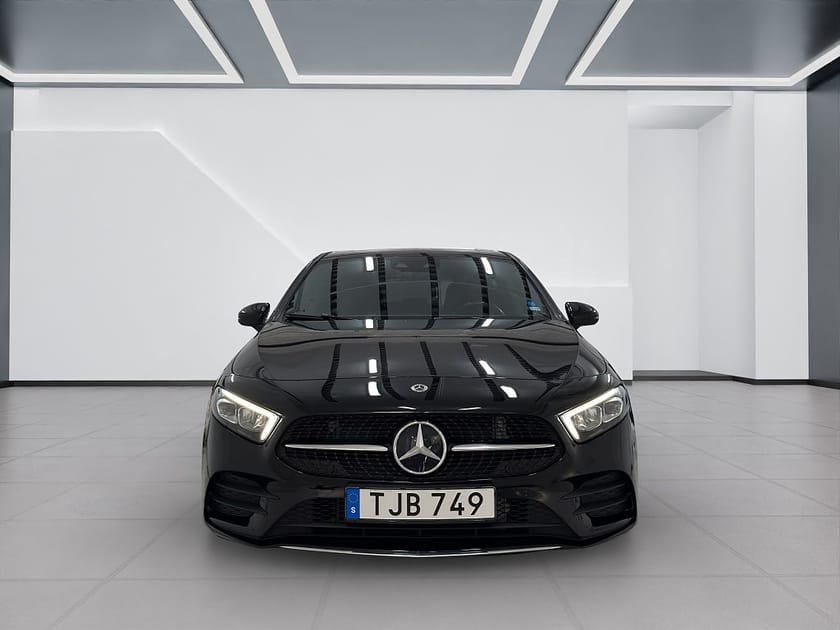 Bild 2 av Mercedes-Benz A 180 d 7G-DCT AMG Line/Wide/Ambient/Navi/Backkamera