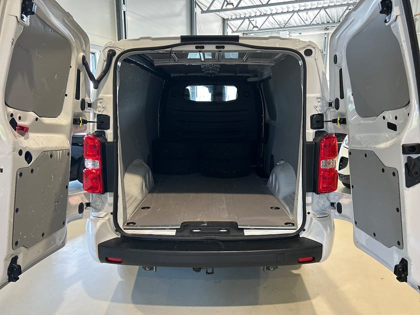Bild 5 av Opel Vivaro Skåpbil IP 2.0 BlueHDI 144hk L3 / Drag / Moms