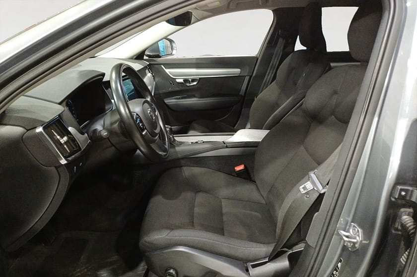 Bild 3 av Volvo V90 D4 190 HK AUT AWD MOMENTUM DRAG D-VÄRM PDC KAMREM BYTT