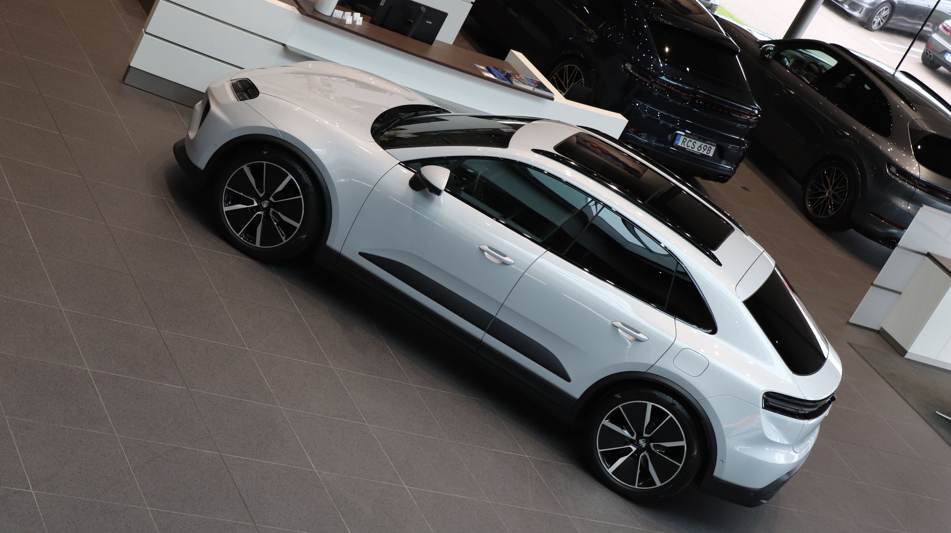 Porsche Macan 4 Electric 2025, bild 6/10