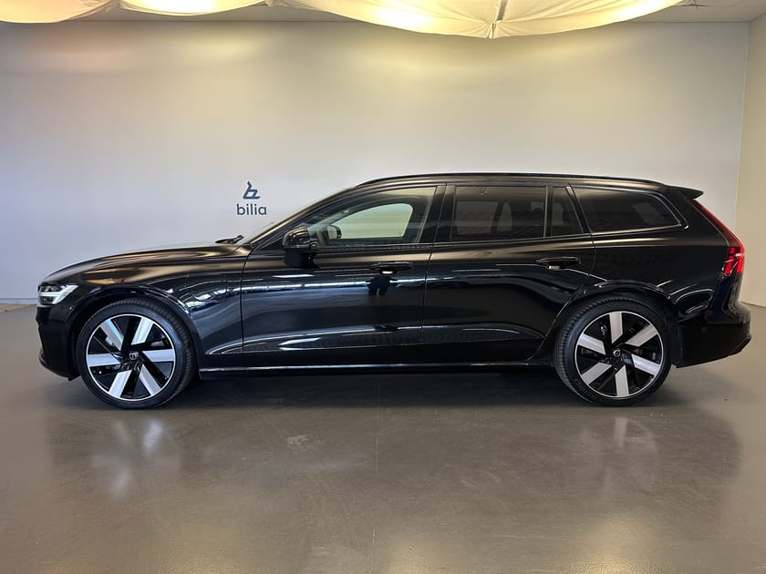 Bild 3 av Volvo V60 Recharge T8 Ultimate Dark / Dragkrok  / 360 Kamera / Panoramatak /