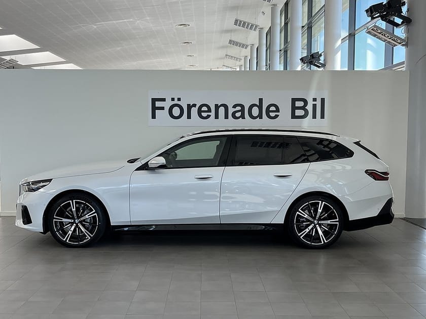 Bild 3 av BMW i5 xDrive40 Touring M Sport Rattvärme Drag Comfort Access