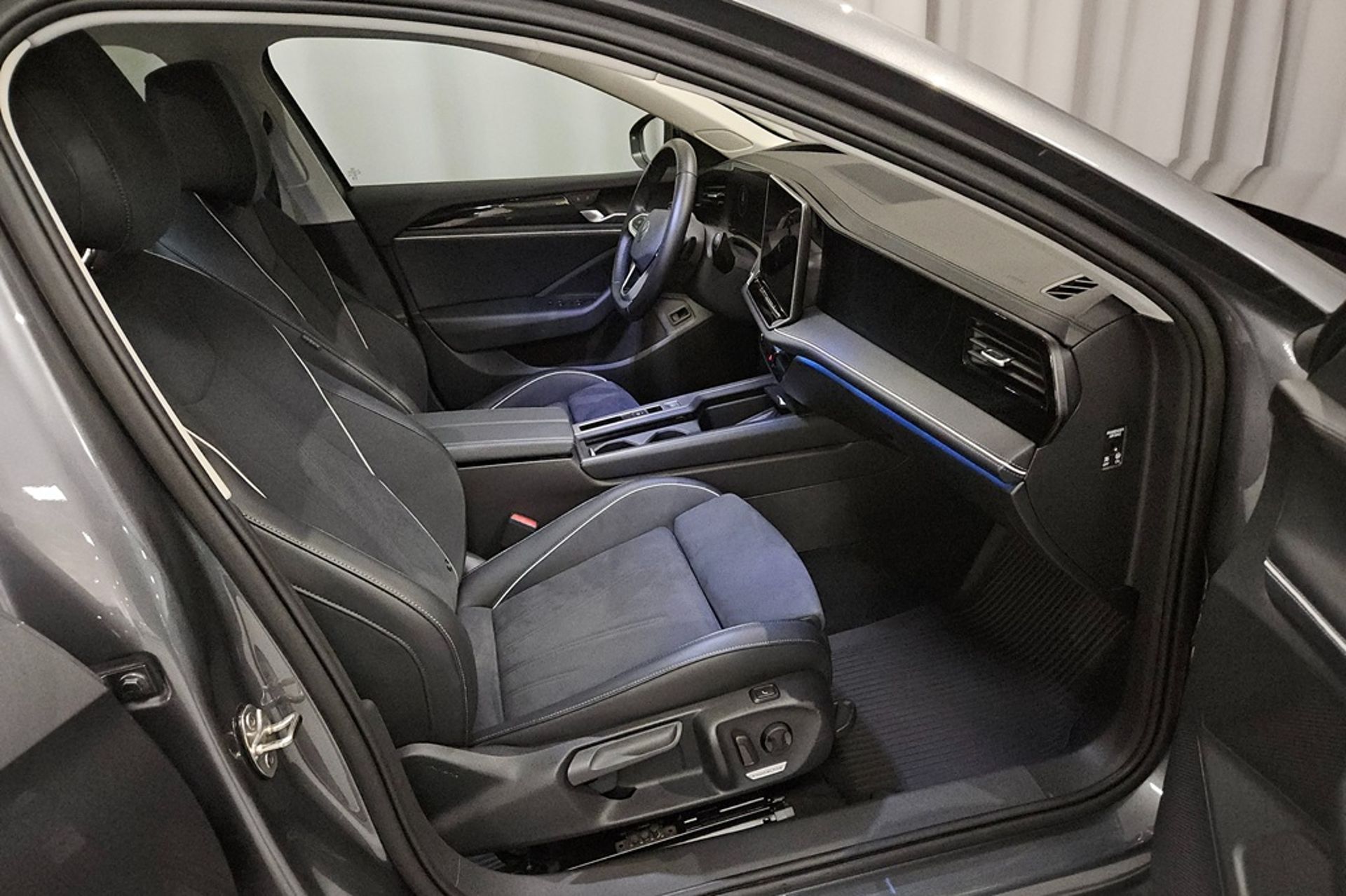 Volkswagen Passat 2025, bild 6/10