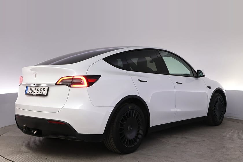 Bild 5 av Tesla Model Y Standard Range RWD Autopilot Panorama Drag