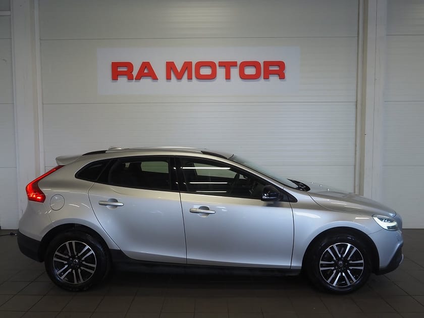 Bild 4 av Volvo V40 Cross Country T3 Geartronic Automat 152hk Momentum Navi Värmare VOC