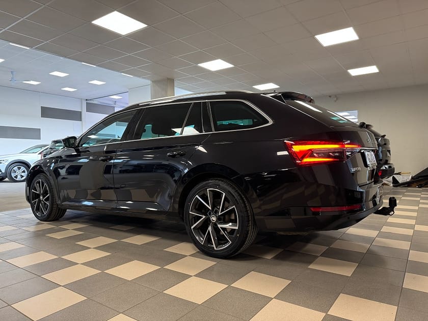 Bild 5 av Škoda Superb Kombi Skoda 2.0 TDI 4x4 200Hk Cockpit Skinn Drag Värmare Drag Navi