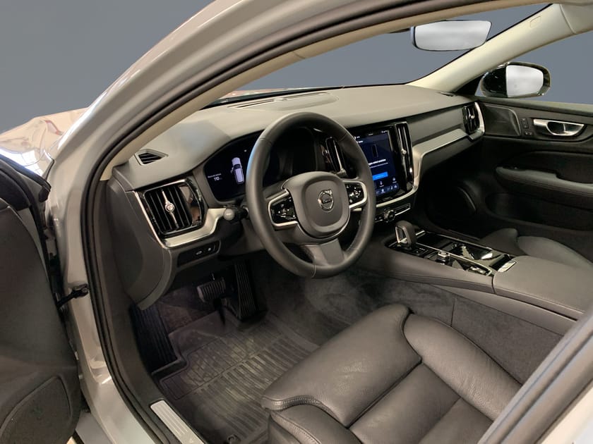 Bild 5 av Volvo V60 T6 AWD Plus Dark Nordic Edition//360-kamera//Drag//