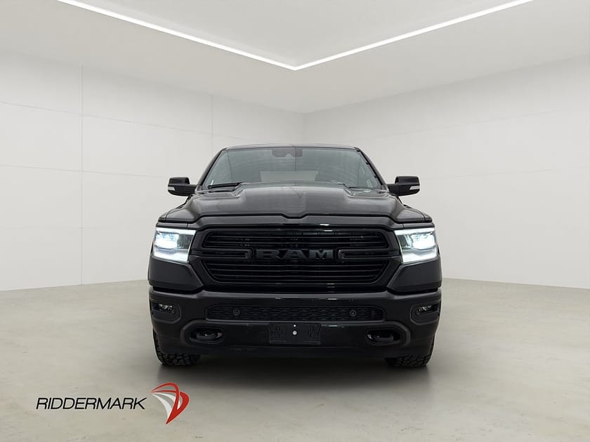 Bild 5 av RAM 1500 Crew Cab Dodge Laramie Night 5.7 4x4 Drag Luft Pano H/K Moms