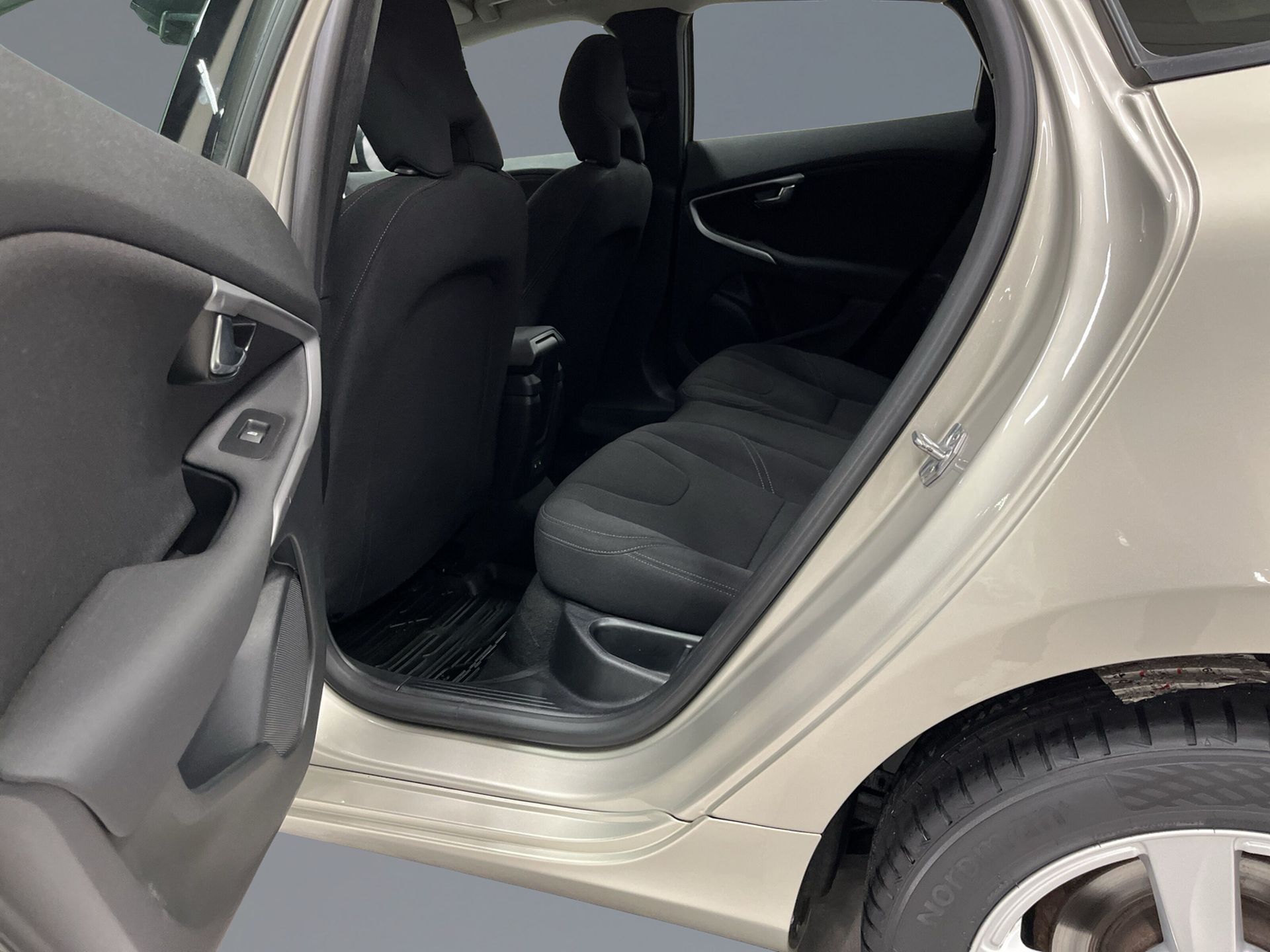 Volvo V40 D2 Business 2018, kuva 7/10
