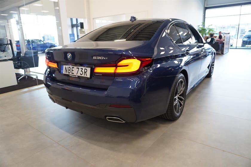 Bild 4 av BMW 530e xDrive Sedan M-Sport Innovation H K Drag DAP