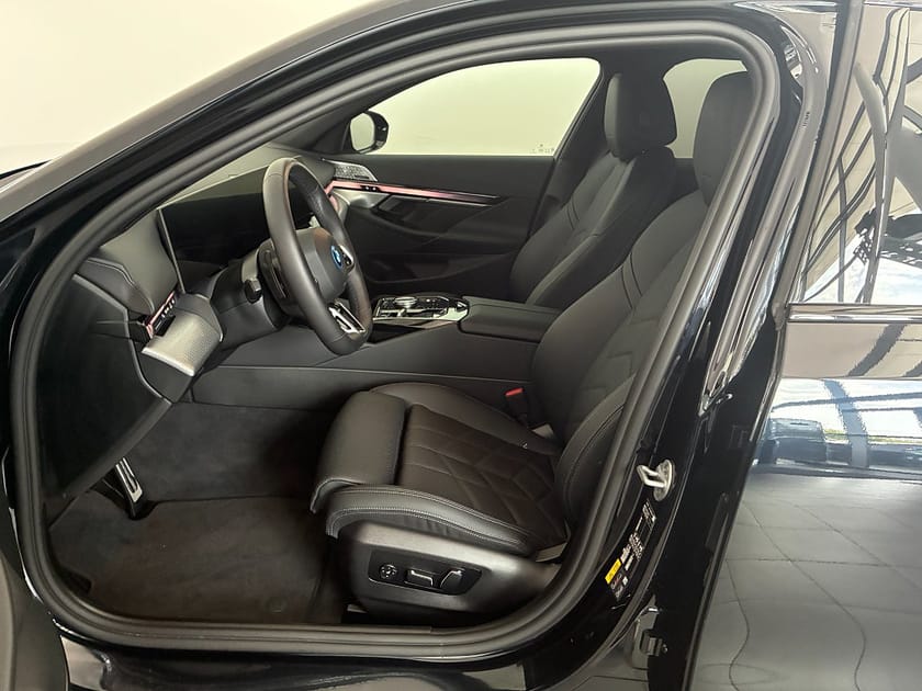 Bild 5 av BMW 530e xDrive Touring M Sport Drag B&W Rattvärme ComfortAccess