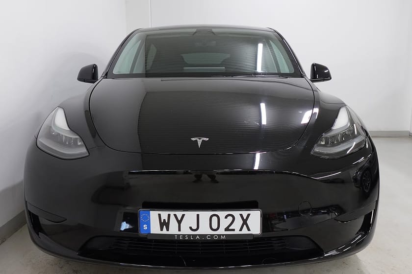 Bild 2 av Tesla Model Y Standard Range RWD Panorama