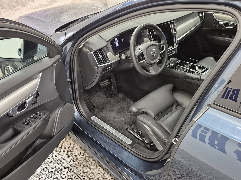 Bild 2 av Volvo V90 T6 Recharge Plus Dark plug in AWD 350HK 4x4 Läder 360
