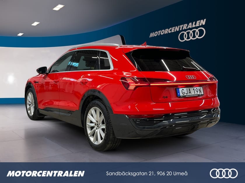 Bild 3 av Audi Q8 50 e-tron quattro 250,00 KW  E-T