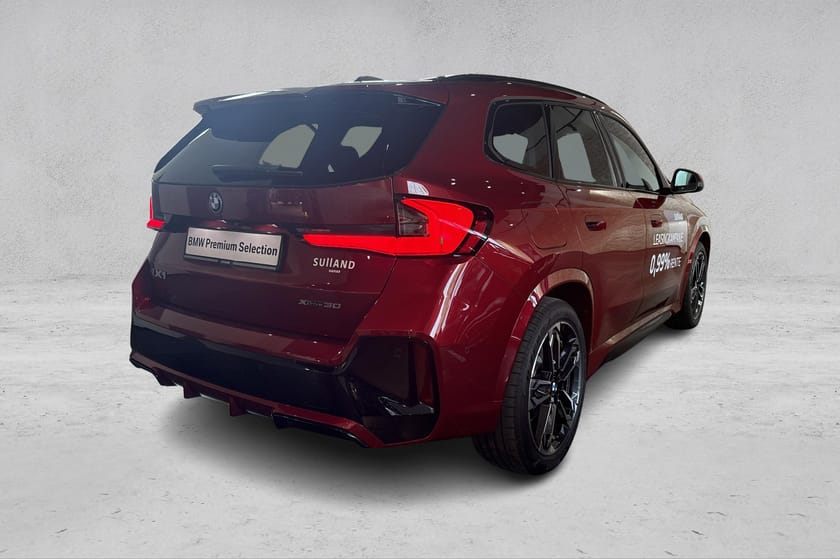 Bilde 5 av BMW iX1 xDrive30 Fully Charged M-SPORT PANO 19" SORT GRILL