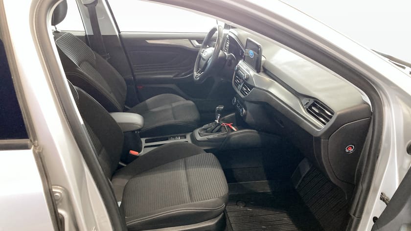 Bild 3 av Ford Focus 1.0 125hk Titanium Halvkombi Dragkrok