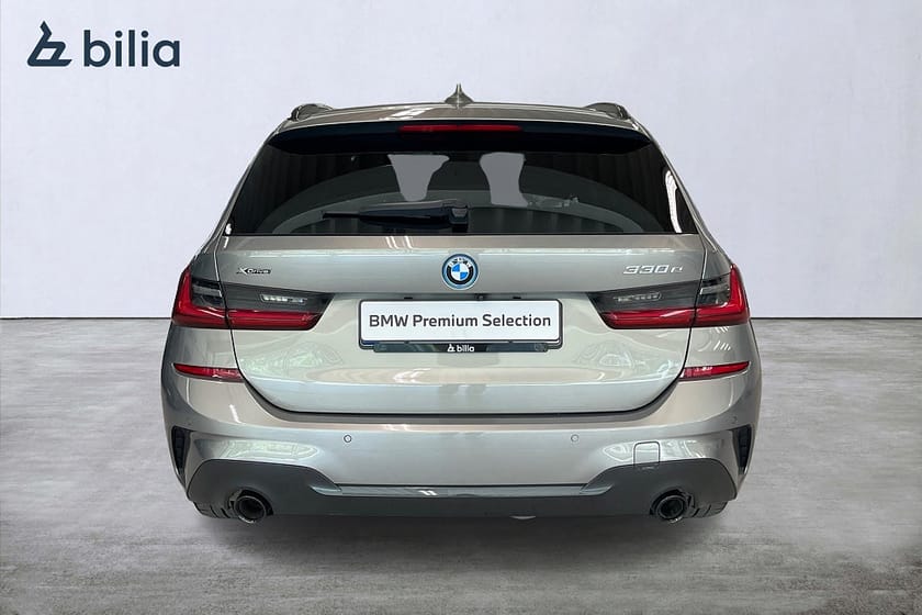 Bild 4 av BMW 330e xDrive Touring M-Sport | Panorama | HiFi | Drag | Head-up | Aktiv fart