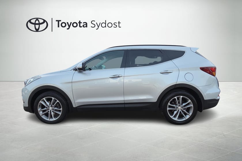 Bild 3 av Hyundai Santa Fe 360°-kamera, helskinnsinredning, parkeringssensorer fram och bak, ventilerade och uppvärmda stolar fram