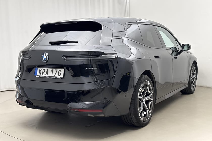 Bild 3 av BMW iX xDrive40 xDrive40, I20 (310hk) Sportpaket Värmekomfort