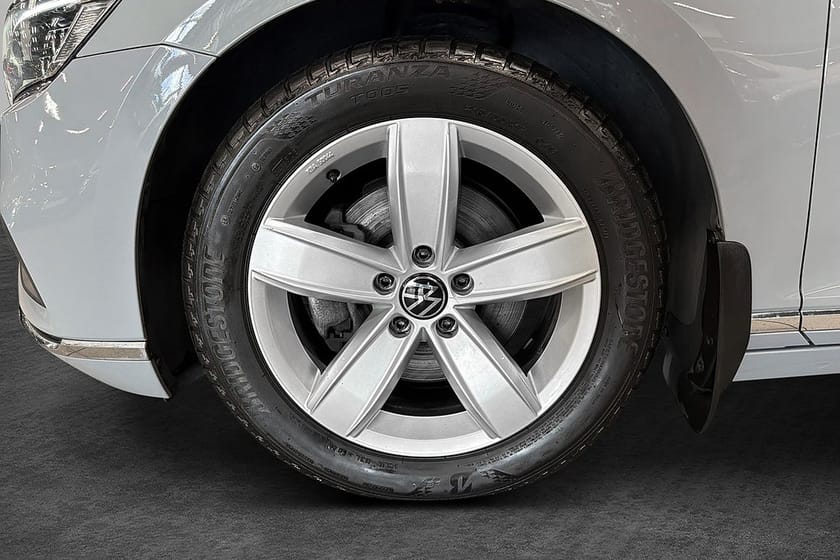 Bild 2 av Volkswagen Passat Sportscombi 2.0 TDI 4Motion (200hk) D-värme Drag Navi
