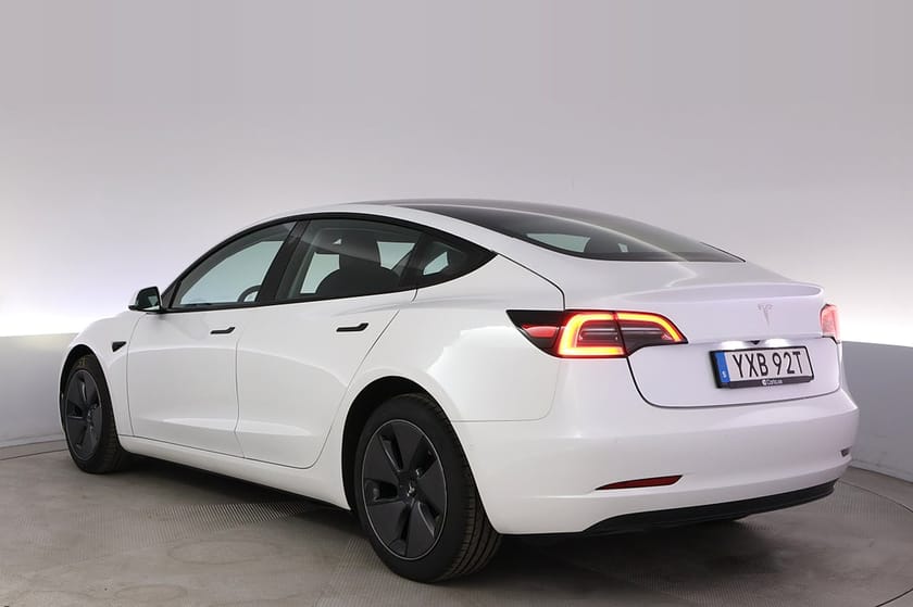 Bild 5 av Tesla Model 3 Standard Range Autopilot Panorama Drag