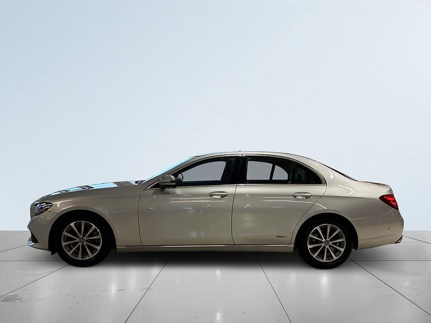 Bild 4 av Mercedes-Benz E 220 d 4MATIC Avantgarde dragkrok 360° S&V-däck navi