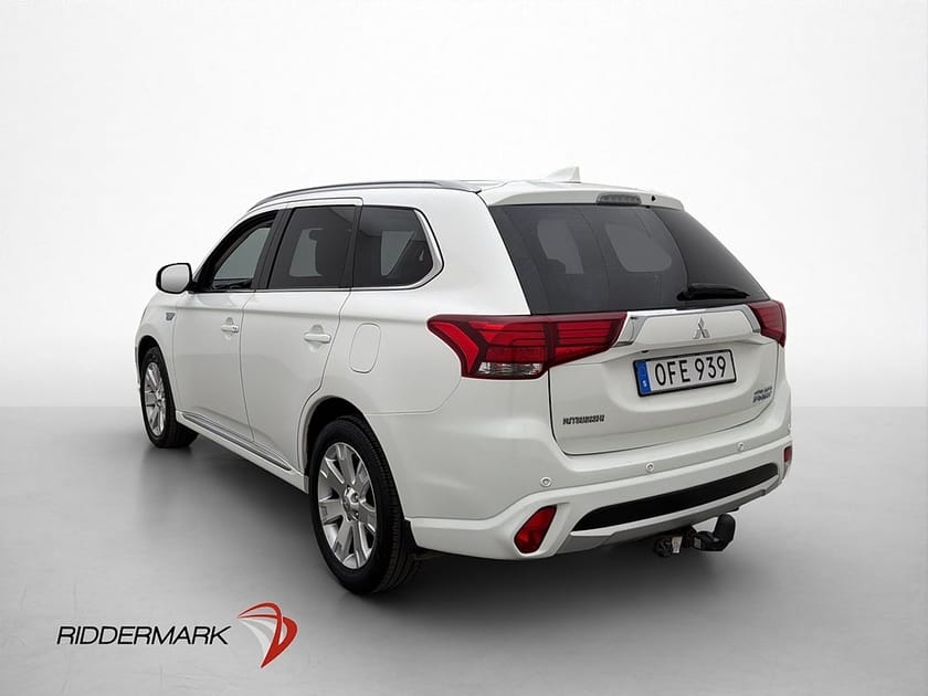 Bild 5 av Mitsubishi Outlander PHEV CVT 203hk Drag Kamera Halvskinn