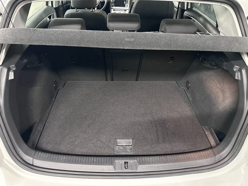 Bild 5 av Volkswagen Golf 5-DÖRRAR|1.2 TSI|BMT|MAASTERS|PANO|FARTH|NYSERVAD|SoV-D